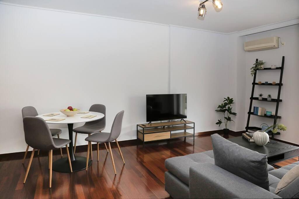 Charming Apartment Near Center Atenas Exterior foto